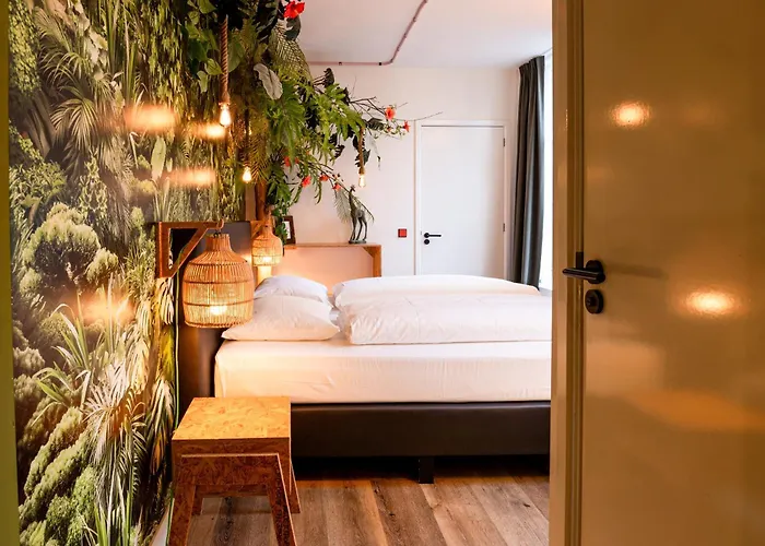 Will & Tate The Hague