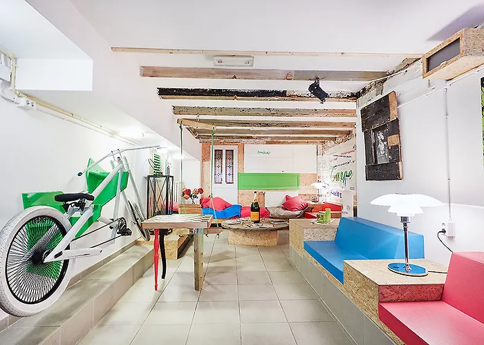 Will & Tate Hostel *