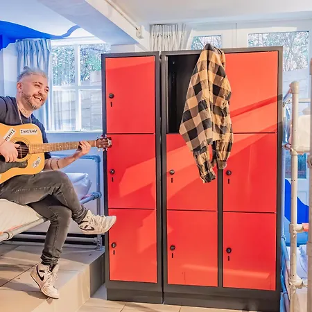 Will & Tate Albergue