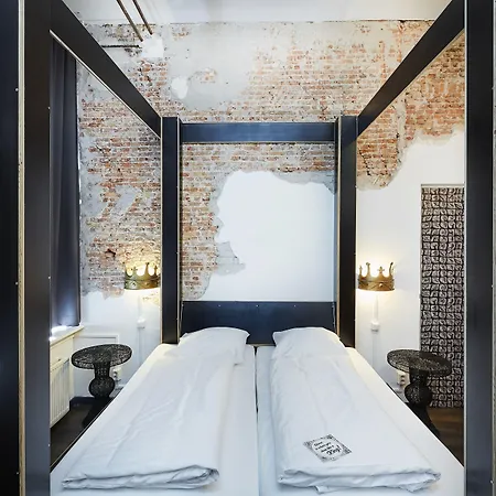 Will & Tate Albergue *