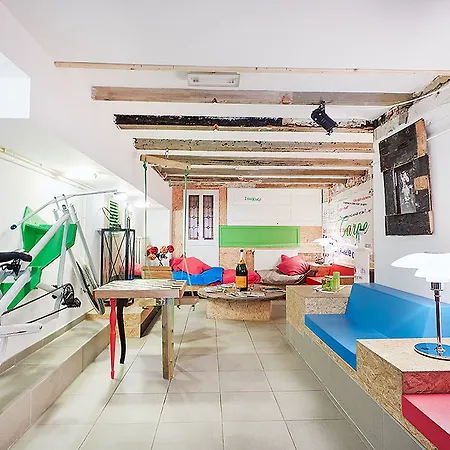 Will & Tate Hostel *